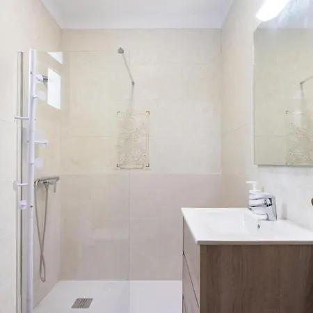 Live Cruz Guigou Apartment